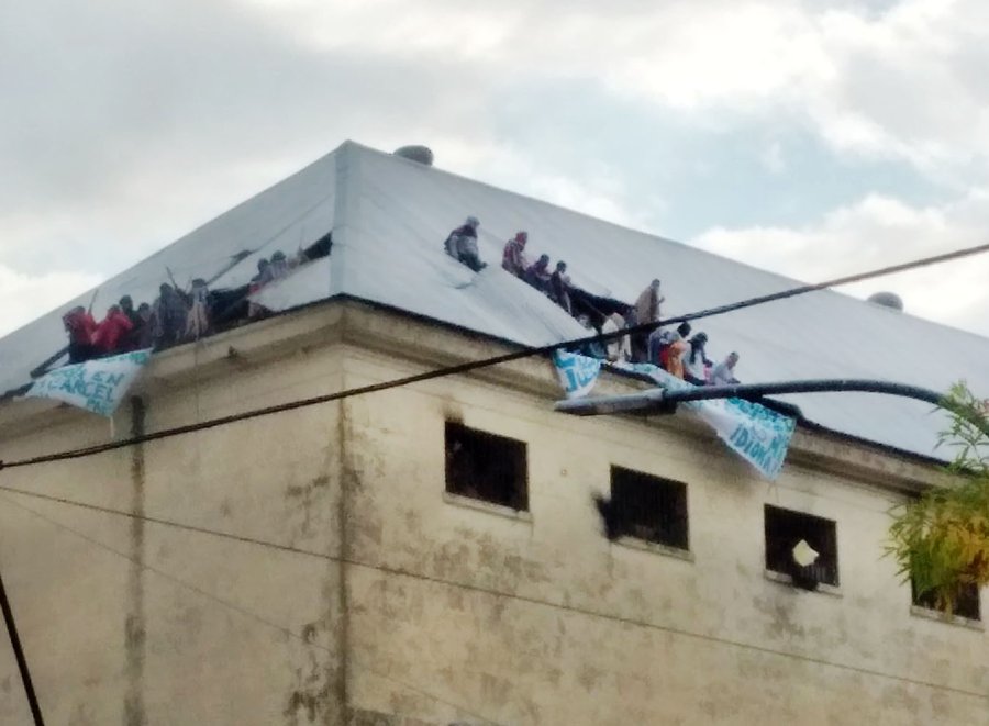 FOTO NA CARCEL DE DEVOTO. "Nos negamos a morir en la c&aacute;rcel", expresaban.