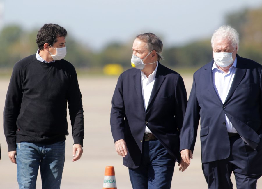 FOTO NA VISITA OFICIAL. De Pedro, Schiaretti y Gonz&aacute;lez Garc&iacute;a en C&oacute;rdoba.