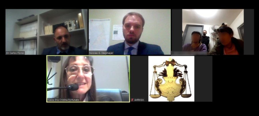 FOTO MPA AUDIENCIA REMOTA. En la reuni&oacute;n virtual participaron la jueza Fortunato, el fiscal Stegmayer, el abogado defensor Flores y las dos mujeres imputadas.