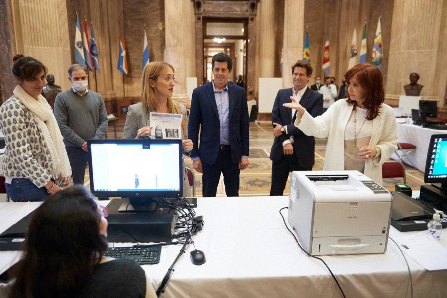 FOTO NA CRISTINA KIRCHNER. Recibi&oacute; ayer al ministro De Pedro en el Senado.