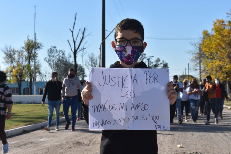 FOTO S. MURATORE MARCHA. Sigue firme el pedido de vecinos por el esclarecimiento del asesinato del disc jockey.