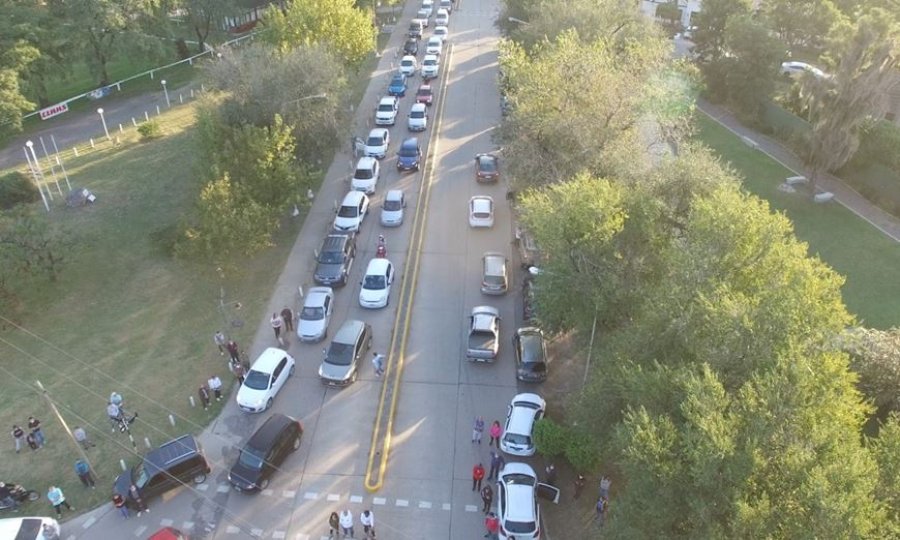 FOTO MOVIL QUIQUE DESDE EL AIRE. Centenares de autom&oacute;viles llenaron a Sunchales de "bocinazos".