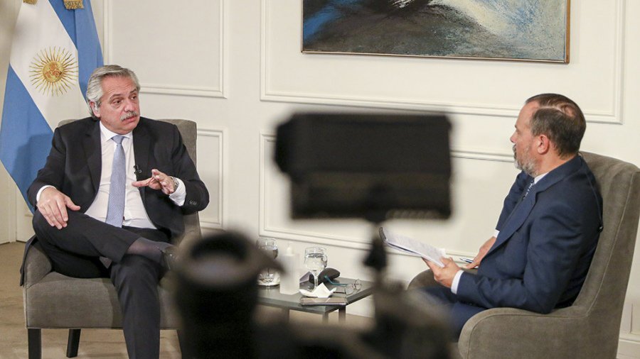 FOTO TELAM DEFINICIONES. Alberto Fern&aacute;ndez durante la entrevista con Gustavo Sylvestre, de C5N.