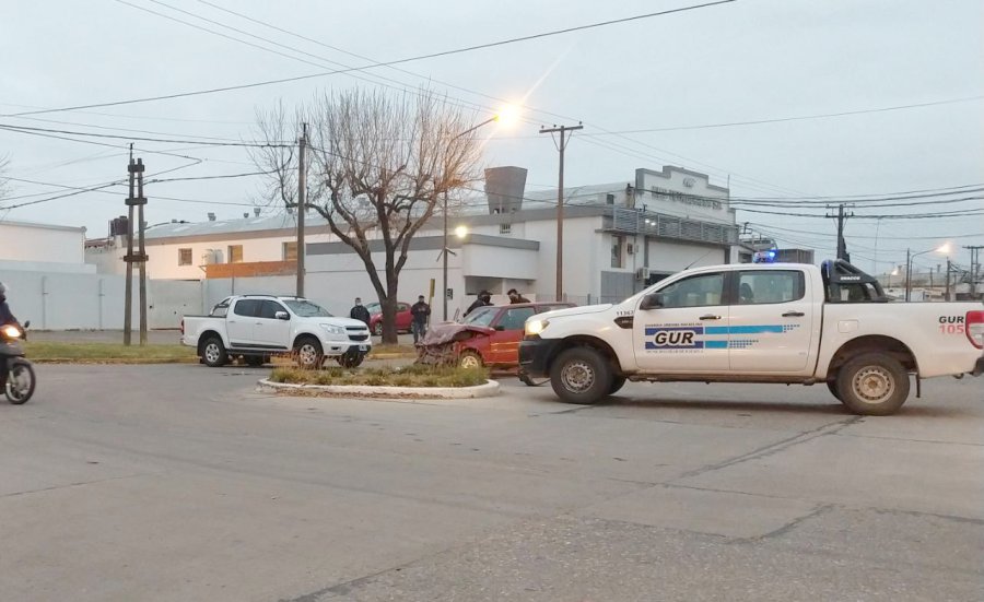 FOTO LA OPINION IMPACTO. El Fiat Uno fue el veh&iacute;culo que llev&oacute; la peor parte en cuanto a da&ntilde;os.