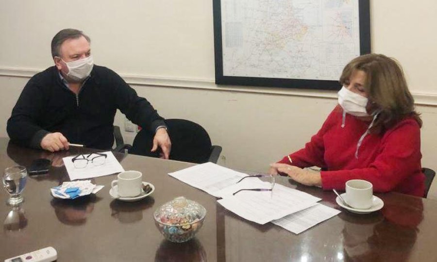 FOTO PRENSA FM// AUDIENCIA./ Felipe Michlig junto a Silvia Frana.