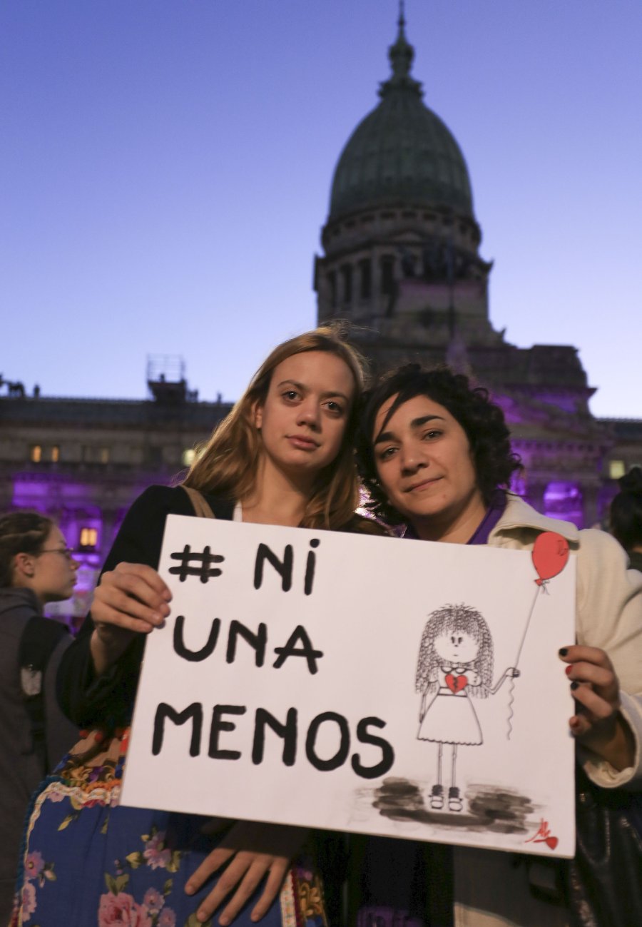 FOTO NA HACE UN A&Ntilde;O. Frente al Congreso Nacional.