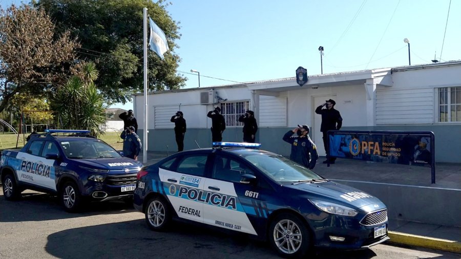 FOTO PFA EN EL CUARTEL LOCAL. En barrio F&aacute;tima, los polic&iacute;as federales de nuestra ciudad, hicieron p&uacute;blico su reconocimiento.