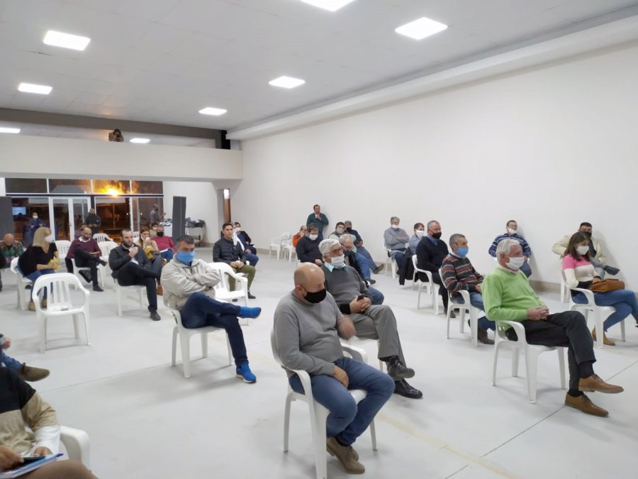 FOTO PRENSA MUNICIPALIDAD// REUNION./ Vista general de los representantes de diversos gobiernos locales. AUTORIDADES./  Presidieron el c&oacute;nclave ceresino.