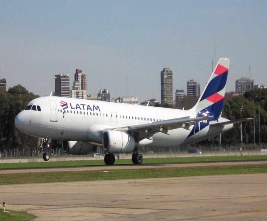 FOTO ARCHIVO LATAM. La empresa anunci&oacute; que cesa sus operaciones por tiempo indeterminado.