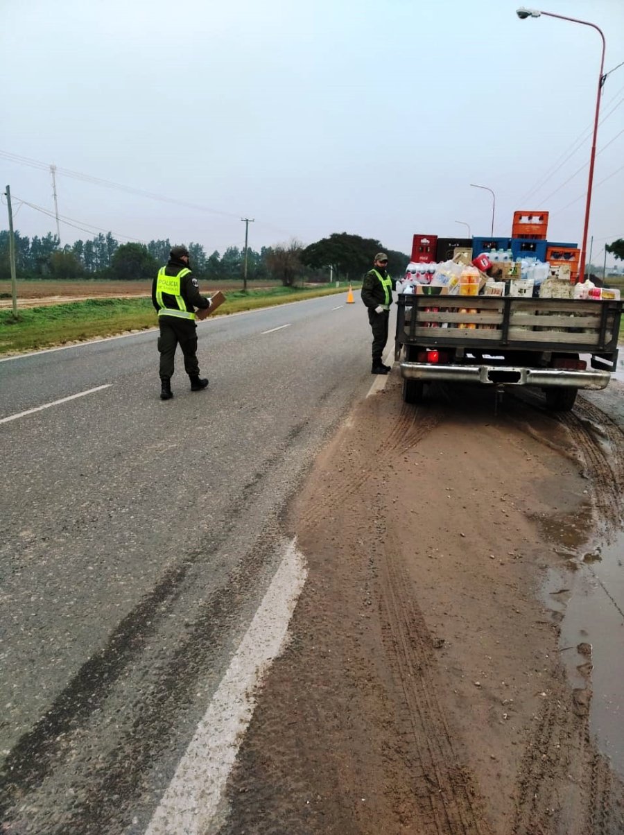 FOTO LA OPINION UNO DE LOS PROCEDIMIENTOS. Hubo secuestro por parte de la Polic&iacute;a.