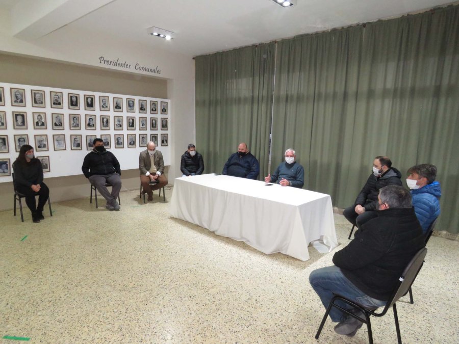 FOTO PRENSA MUNICIPALIDAD// CONVENIO// Integrantes del Ejecutivo con los representantes de las instituciones deportivas