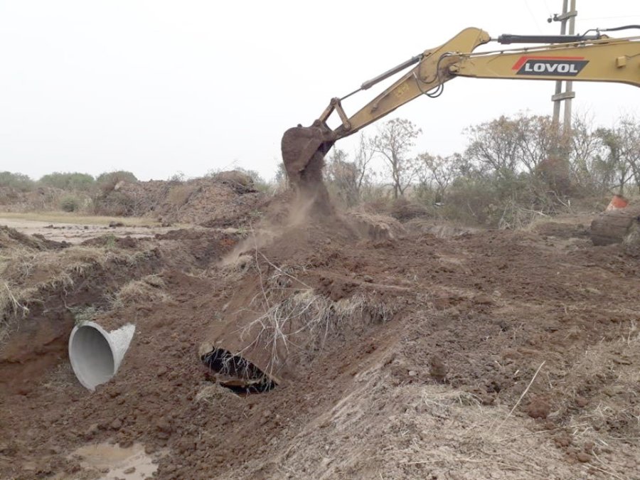 FOTO COMUNICACION// OBRA PUBLICA// La tarea est&aacute; cumpli&eacute;ndose en el sector rural.