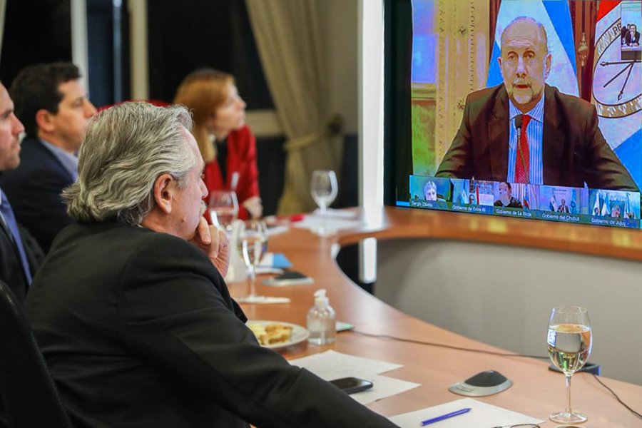 FOTO NA VIDEOCONFERENCIA. Fern&aacute;ndez en el di&aacute;logo con Perotti.