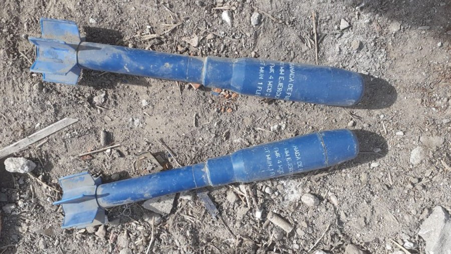 FOTO JPSF EXPLOSIVOS. Eran granadas de fusil en el piso de un lote.