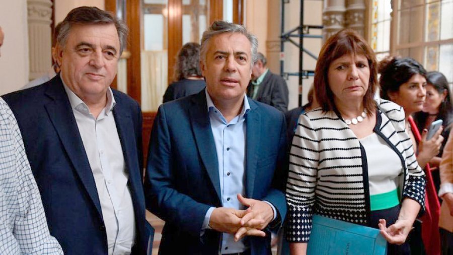 FOTO INFOBAE// JUNTOS POR EL CAMBIO// Mario Negri, Alfredo Cornejo y Patricia Bullrich. FOTO WIKIPEDIA// JULIO B&Aacute;RBARO// Otro de los dirigentes que firm&oacute; la presentaci&oacute;n.