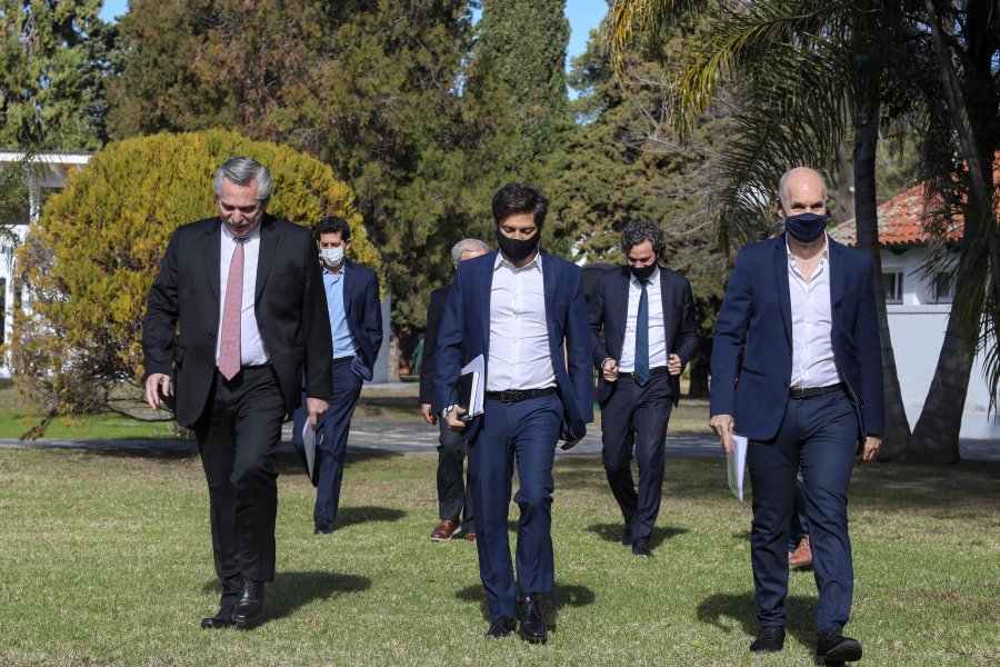 FOTOS NA EN LOS JARDINES. Fern&aacute;ndez, Kicillof, Larreta, De Pedro, Biondi y Cafiero.  CONFERENCIA. Larreta, Fern&aacute;ndez, Kicillof, Capitanich, Carreras y Morales.
