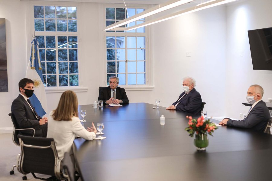 FOTO NA EN OLIVOS. El Presidente se reuni&oacute; con directivos de AstraZeneca.