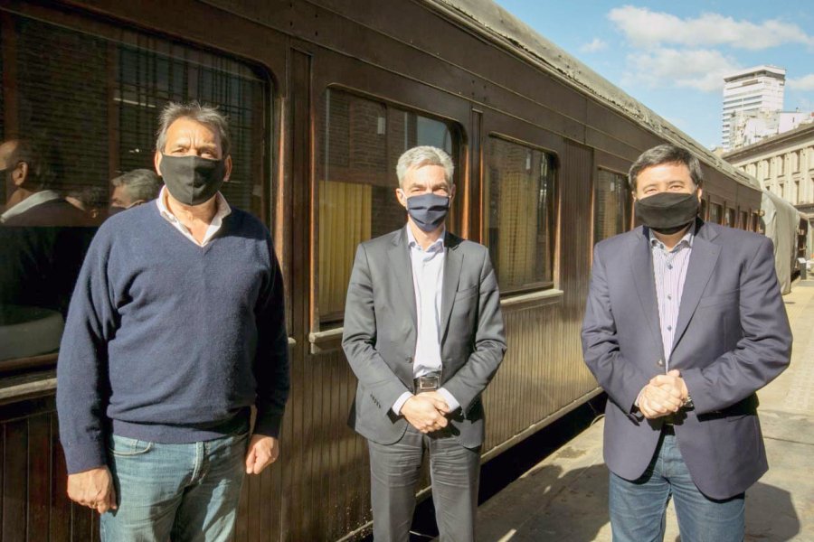 FOTO PRENSA MINISTERIO DE TRANSPORTE// VISITA//Los ministros durante  su recorrida por el Museo Ferroviario.