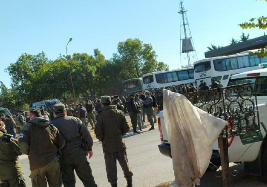 FOTO RBS ALTOS DE CHIPION. 350 gendarmes y 20 inspectores de AFIP se movilizaron por orden del fiscal federal de San Francisco, Luis Mar&iacute;a Viaut.