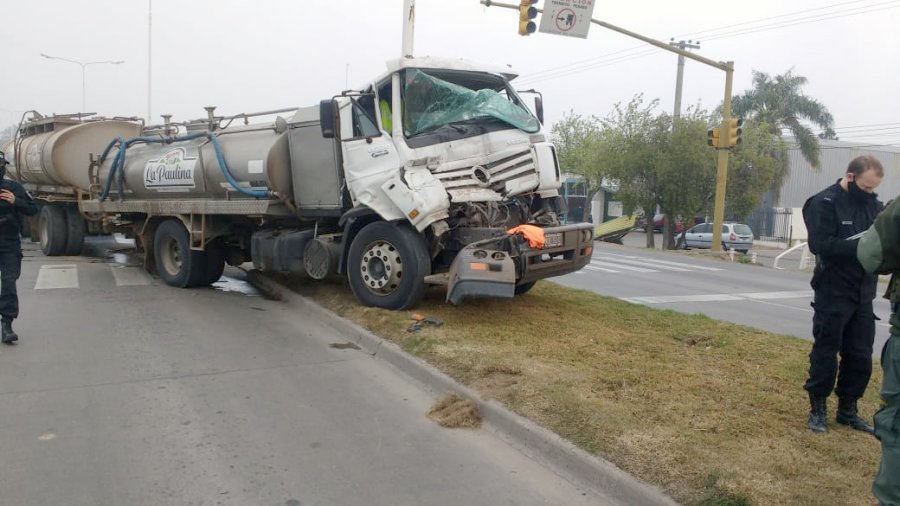 FOTO LA OPINION DA&Ntilde;ADO. As&iacute; qued&oacute; el transporte de sustancias l&aacute;cteas, damnificado en el siniestro vial.