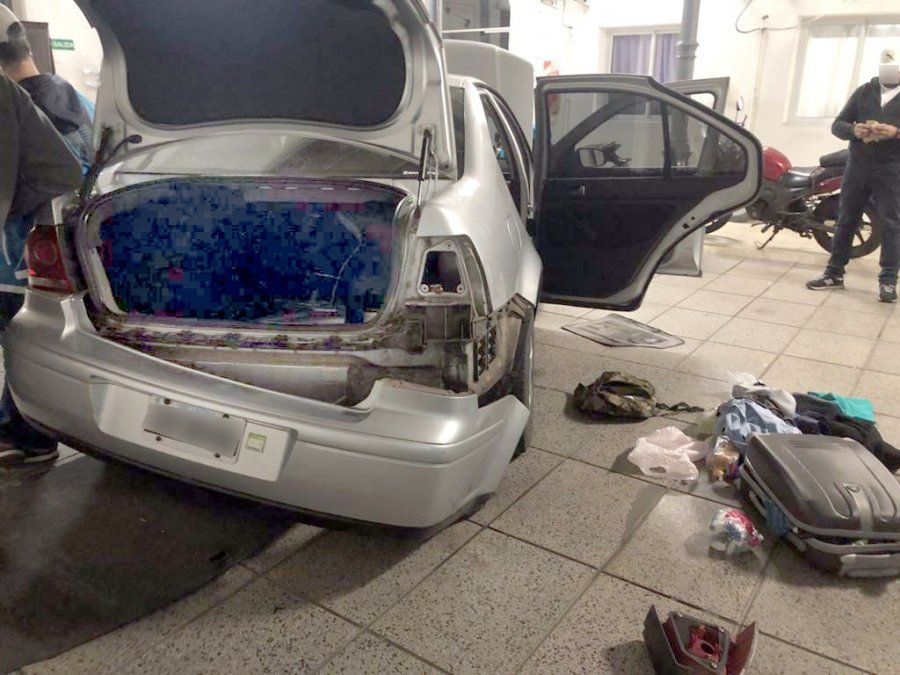 FOTO NA OPERATIVO "FONDO BLANCO". La Polic&iacute;a de la Ciudad incaut&oacute; la carga que proven&iacute;a de Salta.
