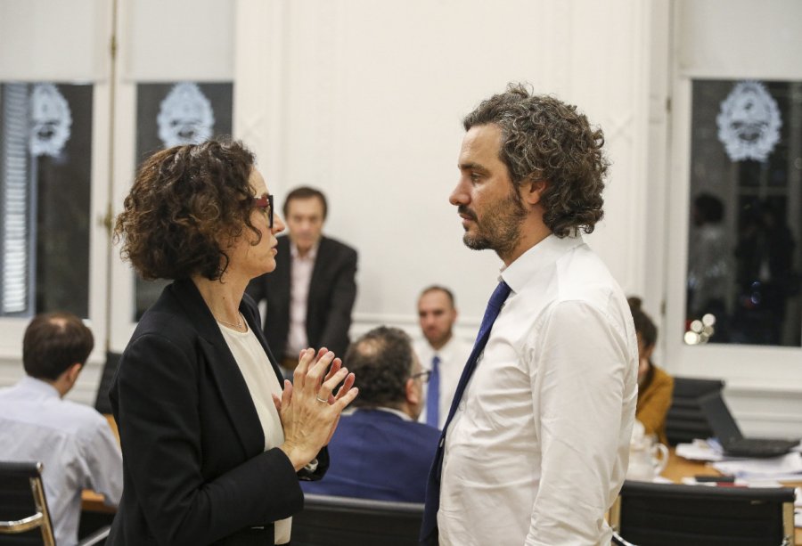 FOTO NA REUNION: Santiago Cafiero y Cecilia Todesca Bocco durante una reuni&oacute;n.