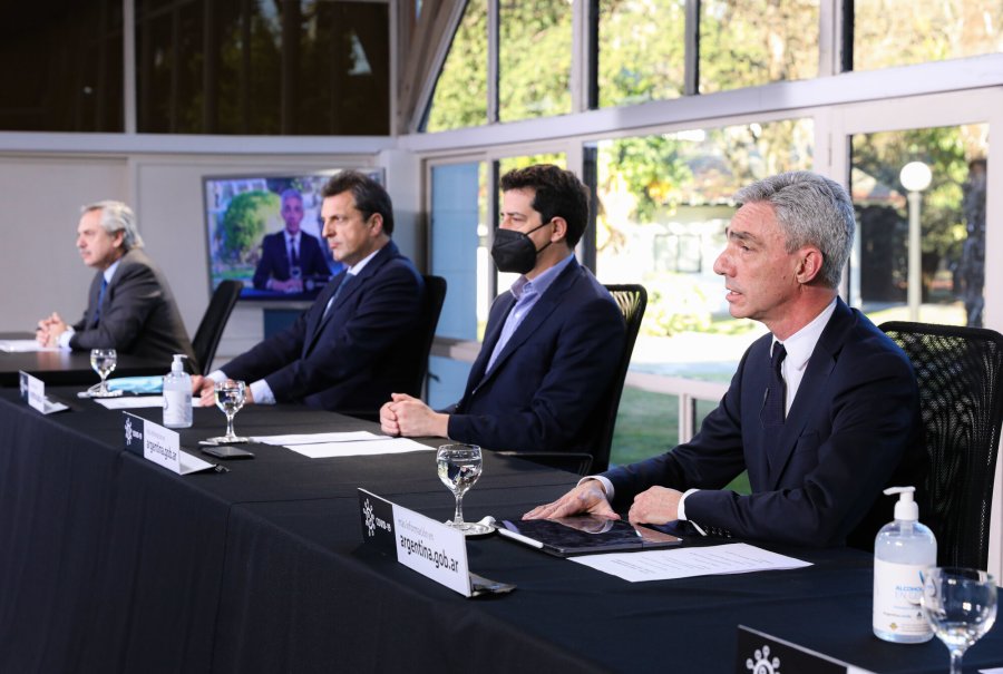 FOTO NA VIDEOCONFERENCIA. Fern&aacute;ndez, Massa, De Pedro y Meoni, ayer en Olivos.