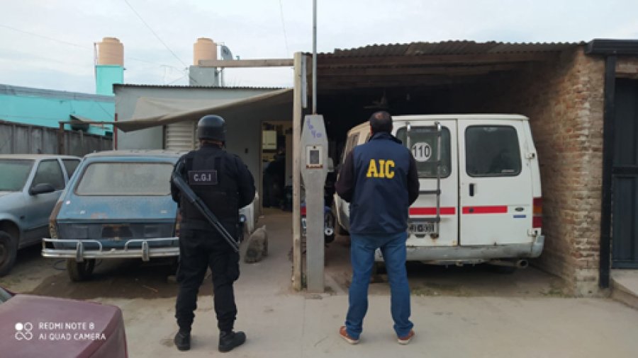 FOTO LA OPINION PROCEDIMIENTO.  En una de las fincas allanadas.