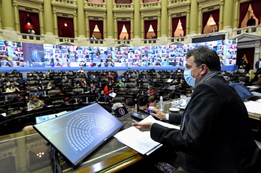 FOTO NA CONGRESO CALIENTE. Oficialismo y oposici&oacute;n se cruzaron sin ponerse de acuerdo.