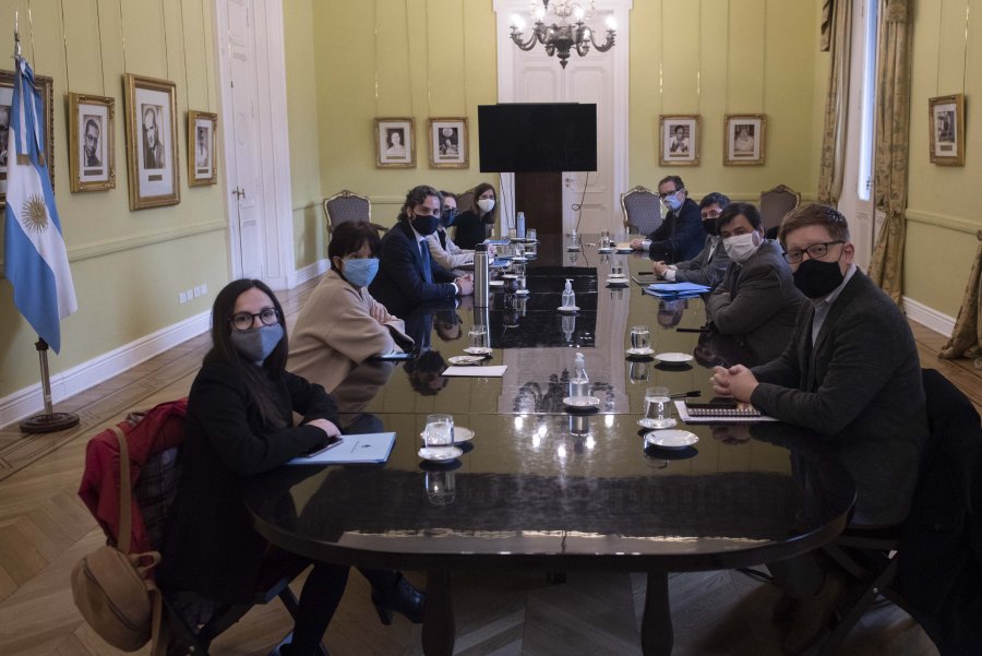 FOTO NA CAFIERO. El jefe de Gabinete presidi&oacute; la reuni&oacute;n.