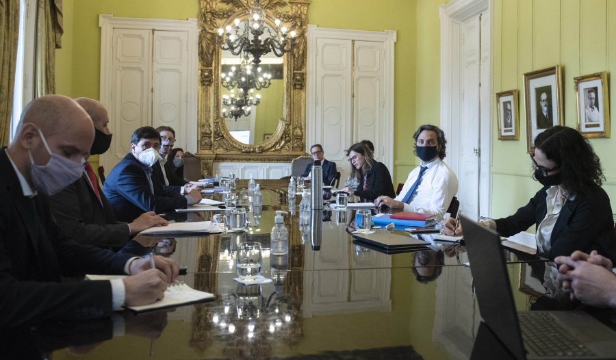 FOTO NA CASA ROSADA. Cafiero presidi&oacute; ayer la reuni&oacute;n del Gabinete Econ&oacute;mico.