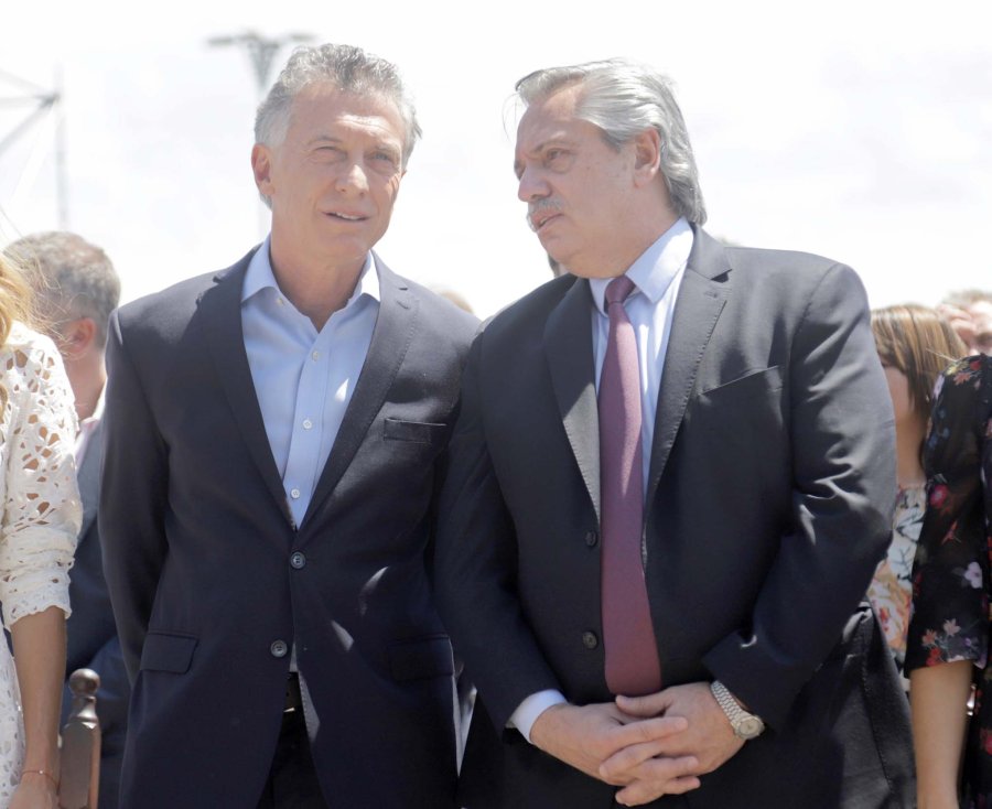 FOTO NA OTROS TIEMPOS. El ex presidente Macri y el actual mandatario Fern&aacute;ndez.