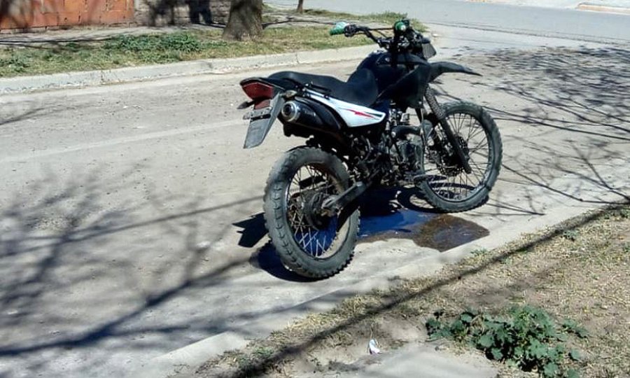 FOTO MOVIL QUIQUE CORVEN TRIAX 150 C.C. Fue incendiada intencionalmente por tres sujetos desconocidos.