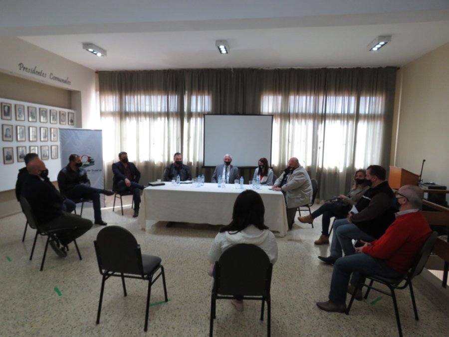 FOTO PRENSA MUNICIPALIDAD// AUTORIDADES// Intendentes y legisladores presidieron el c&oacute;nclave del pasado lunes. ENCUENTRO// Vista general de la reuni&oacute;n llevada a cabo en la Municipalidad de Suardi.