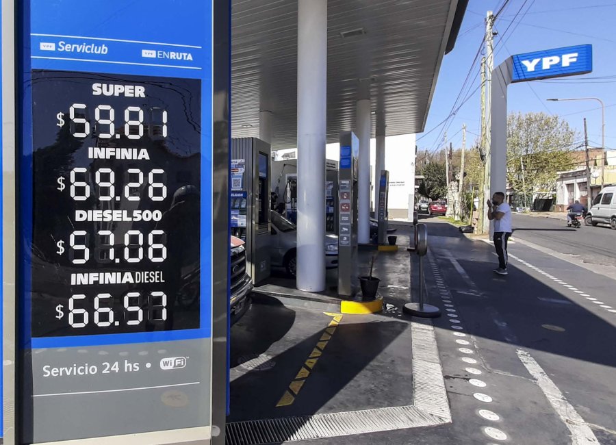 FOTO NA YPF. La compa&ntilde;&iacute;a aument&oacute; un 3,5% en promedio sus combustibles.