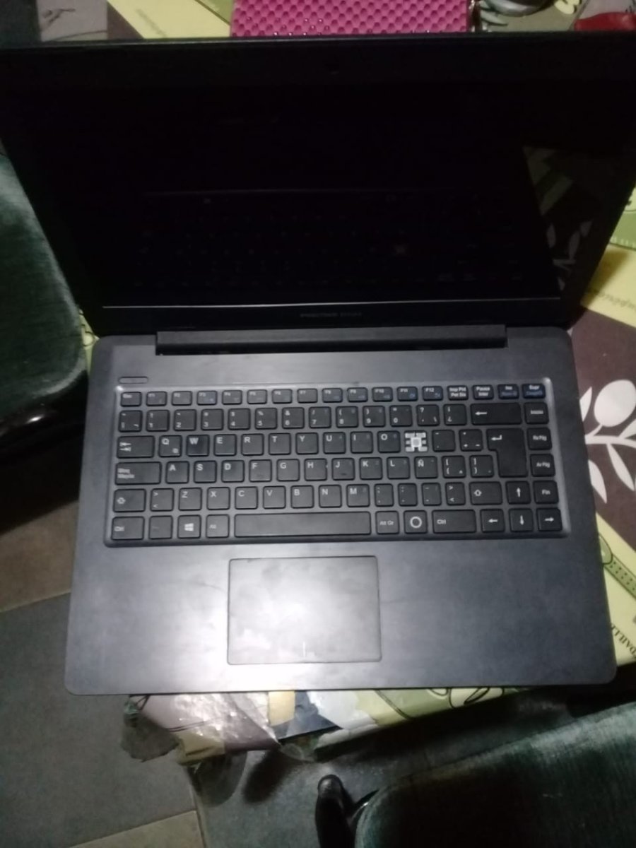 FOTO LA OPINION NOTEBOOK. Es una marca BGH, color gris oscura, ya fue recuperada.