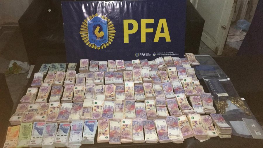 FOTO EL PERIODICO SUMA MILLONARIA. Parte del dinero secuestrado en el caso Esser.