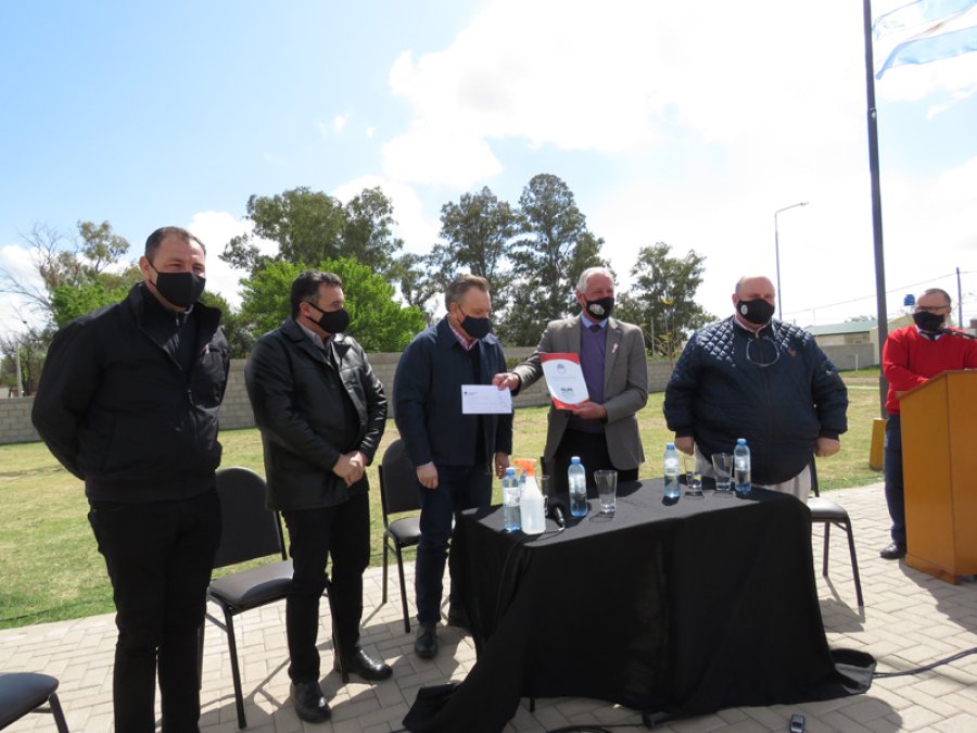 FOTO PRENSA MUNICIPALIDAD// ACTO// las autoridades presidieron la ceremonia en la Plaza de la Mujer.