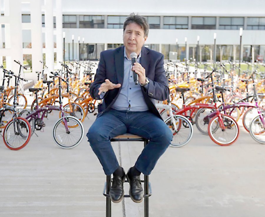 FOTO NA ARROYO. "Vamos a convertir planes en trabajo".