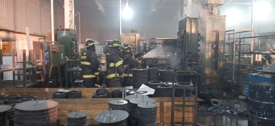 FOTO LA OPINION ZAPADORES. Llevaron adelante una gran labor extinguiendo el foco &iacute;gneo tempranamente.