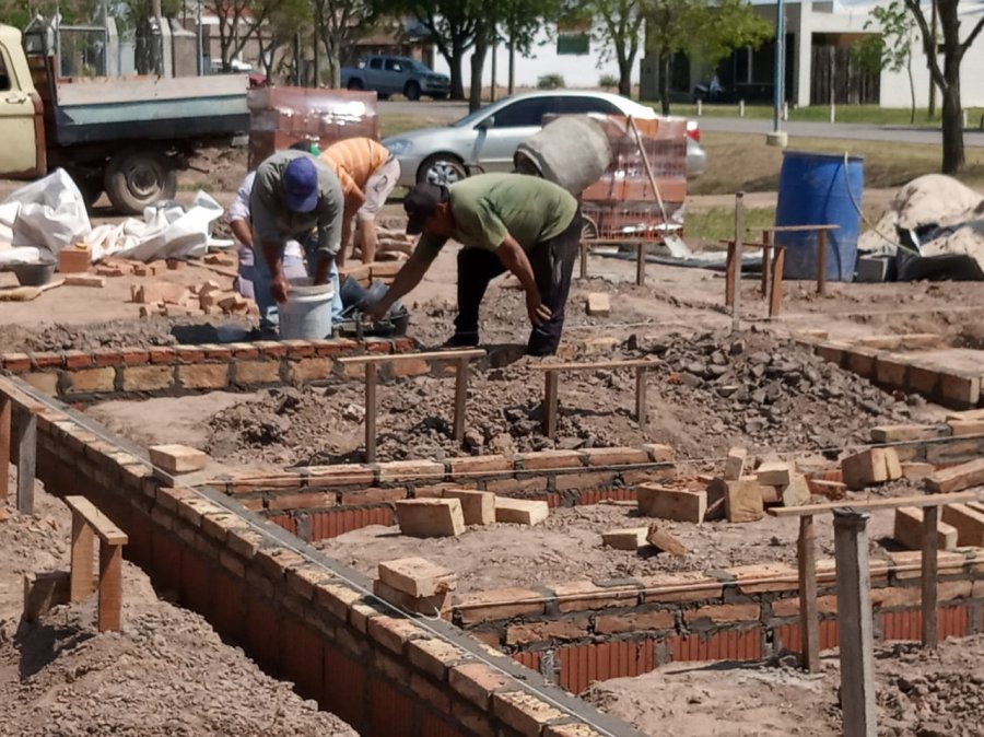 FOTO PRENSA AC// TACURAL. Est&aacute; ejecut&aacute;ndose el Centro de Salud.