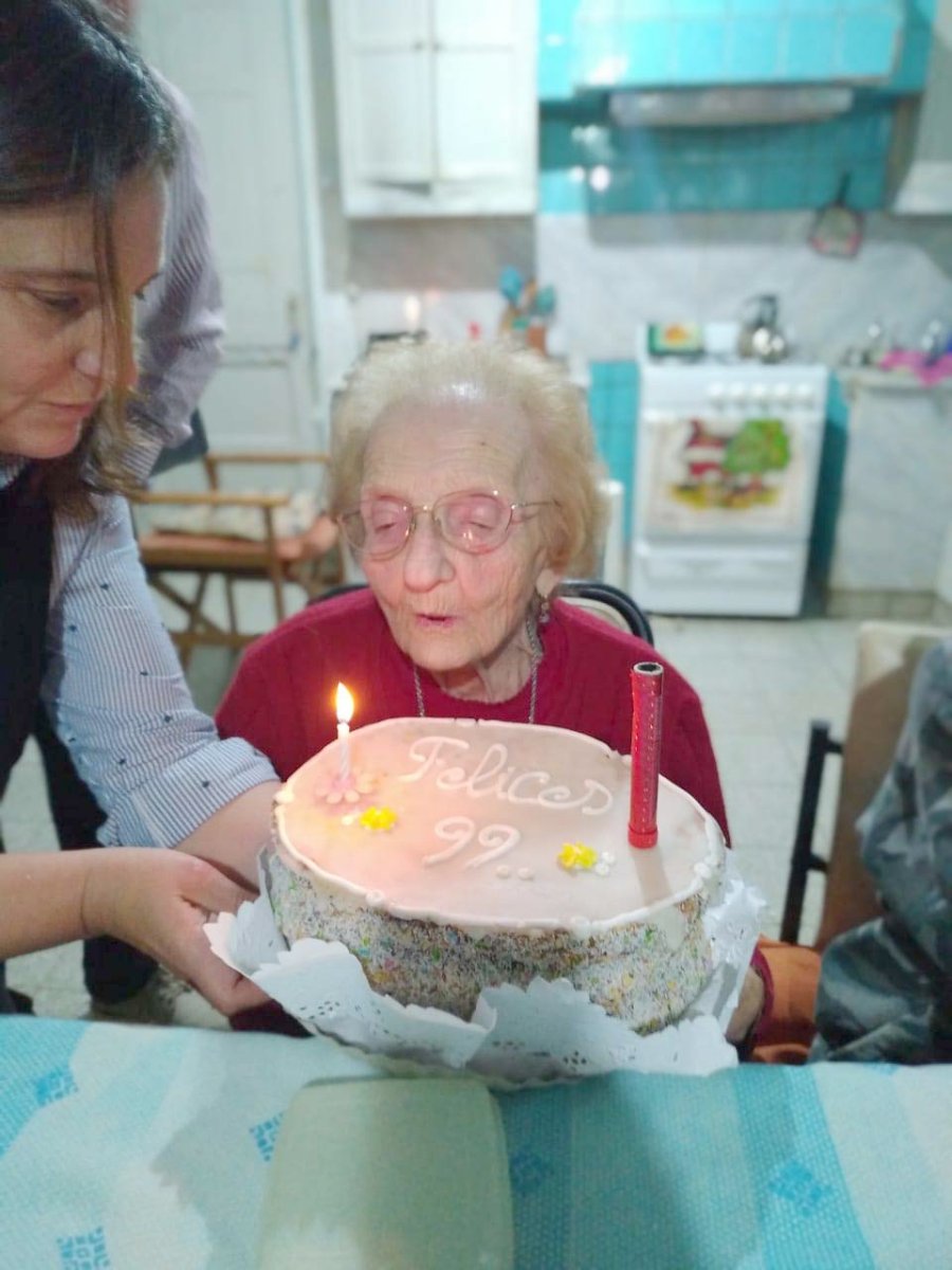 FOTO PRENSA COMUNA// PARTICIPACI&Oacute;N.// Dominca Cellenza de Canavese, In&eacute;s Dutto y su nieta Micales  enriquecieron la propuesta lanzada desde el Gobierno local.