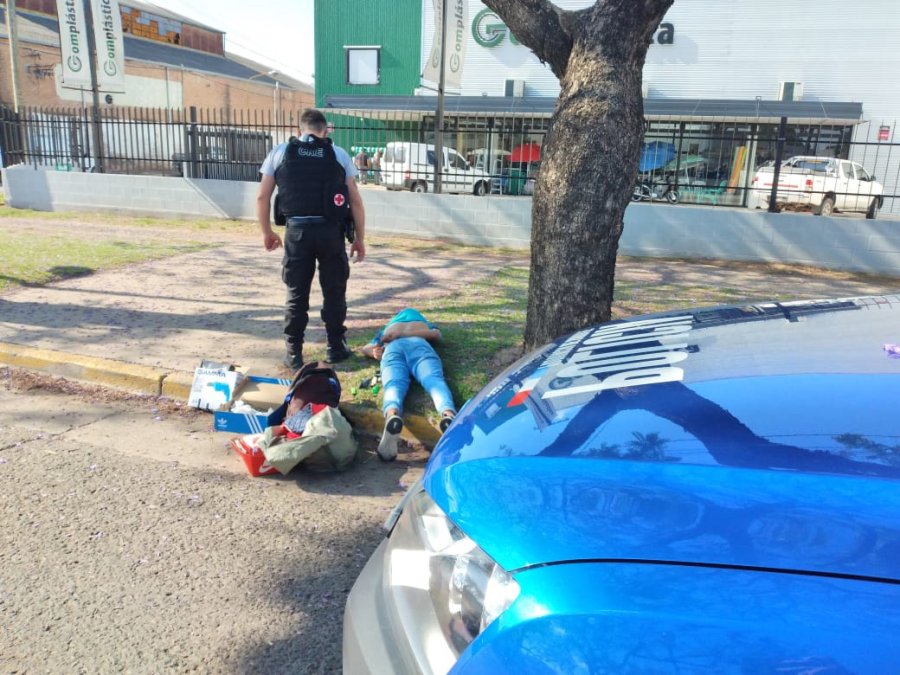 FOTO LA OPINION DETENIDO. Momento en que Facundo Ch. es detenido por agentes del Comando en Espa&ntilde;a y Av. Santa Fe.