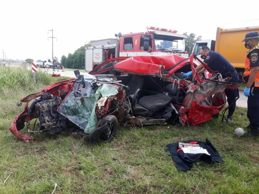 FOTO UNIVERSAL MEDIOS VW GOL POWER. Era conducido por Franco Borgogno, de 39 a&ntilde;os, de Morteros.