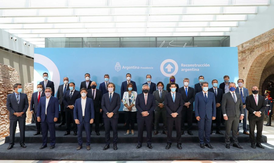 FOTO NA CONSENSO FISCAL 2020. Participantes de la reuni&oacute;n en Casa Rosada.