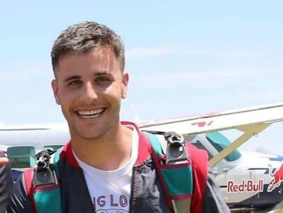 FOTO EL PERIODICO NACIDO EN MORTEROS. Juan "Juancho" Bossio, de 30 a&ntilde;os, cay&oacute; con su paraca&iacute;das.