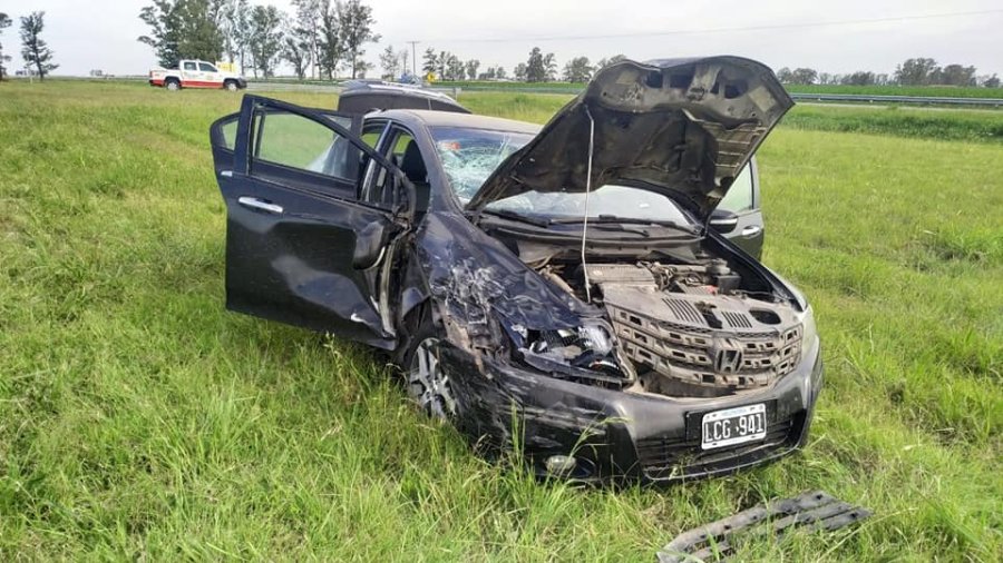 FOTO B.V.MARIA JUANA HONDA CITY. As&iacute; result&oacute; uno de los veh&iacute;culos accidentados luego de la colisi&oacute;n.