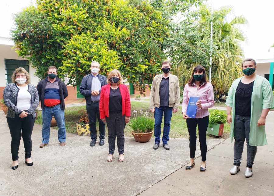 FOTO PRENSA AC// ATALIVA//Un instante del acto en que fueron entregados los aportes.