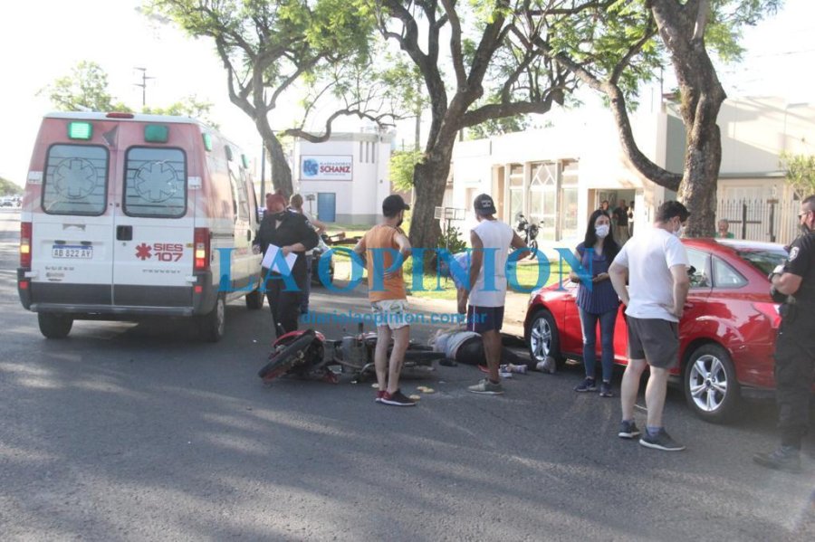 FOTOS JORGE BARRERA. LUGAR DEL ACCIDENTE.  Esquina de Santa Fe y Mosconi.