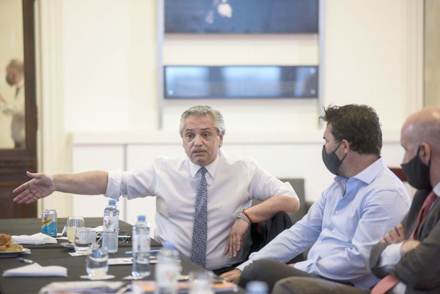 FOTO NA FERNANDEZ. Particip&oacute; en la reuni&oacute;n del gabinete econ&oacute;mico.